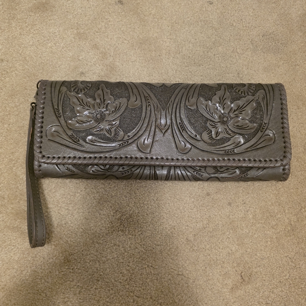 Que Chula Clutch